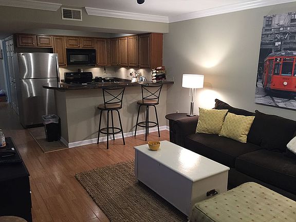 5th image of 1517 Laurel Ave APT 208