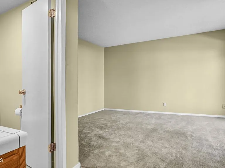 1307 S Petit Ave — Photo 16