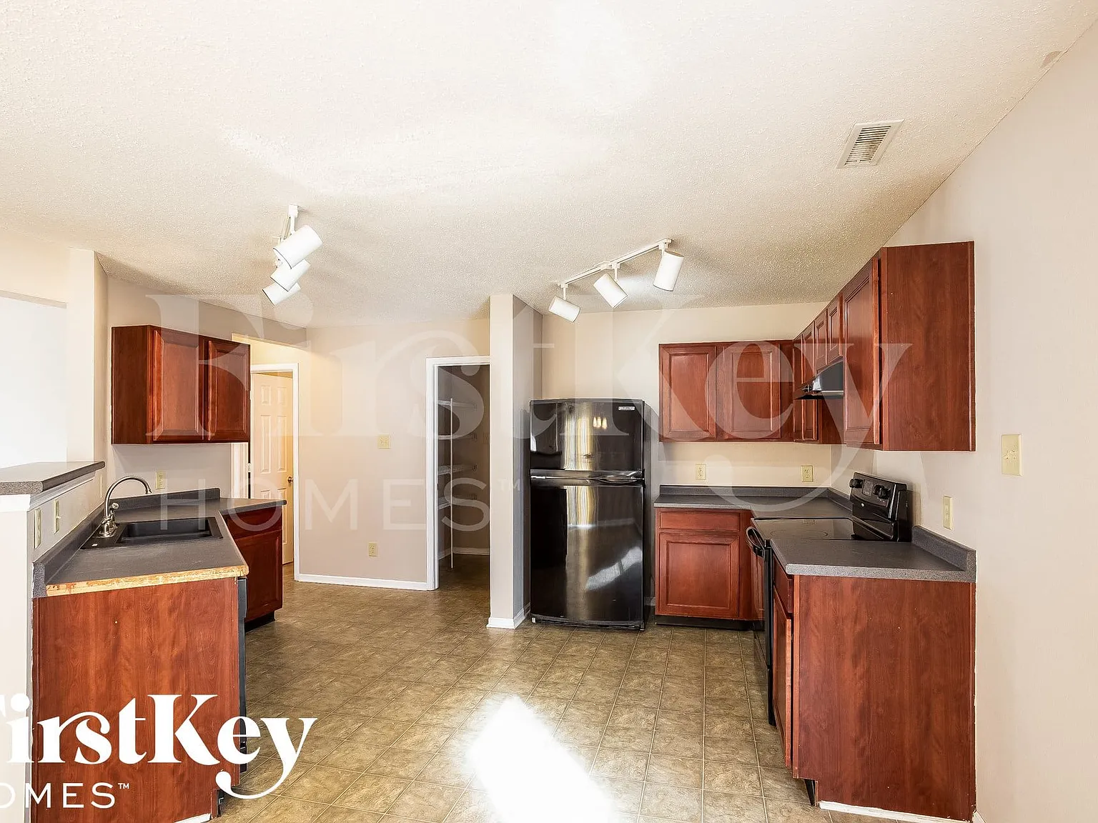 3 bed, 2.5 bath, 2632 sqft, $2,315 — Photo 4