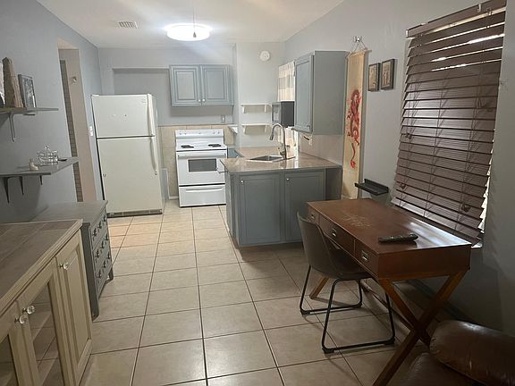 3rd image of 2650 25th Ave N #A