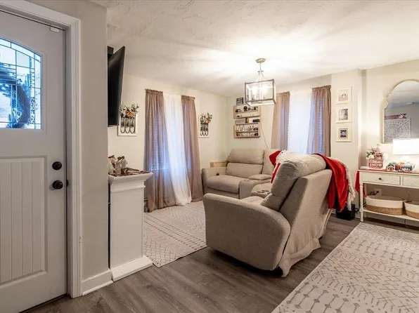 1562 N Main St, Palmer, MA 01069