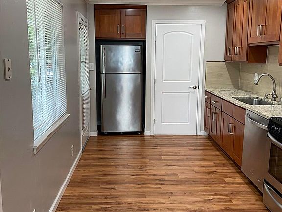 5th image of 238 Morse Ave