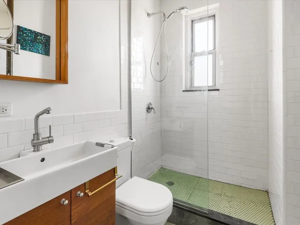 585 West 214th Street image 15 of 21