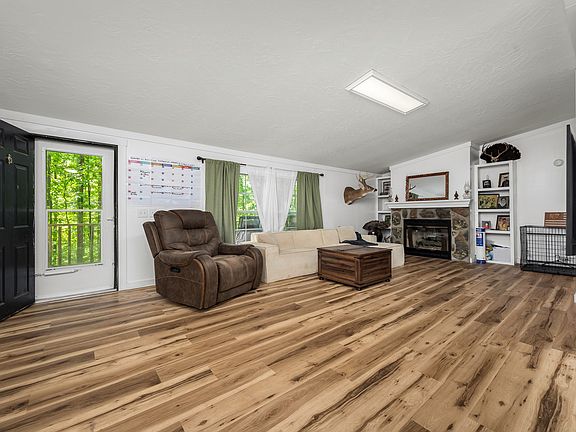 3rd image of 291 Joe Hart Rd