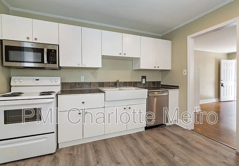 1733 Academy St — Photo 5