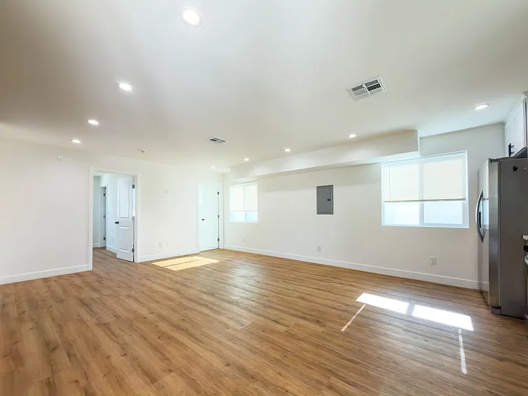 12406 Cantara St — Photo 5