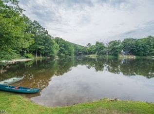 25 Cayuga Trl, Oak Ridge, NJ 07438