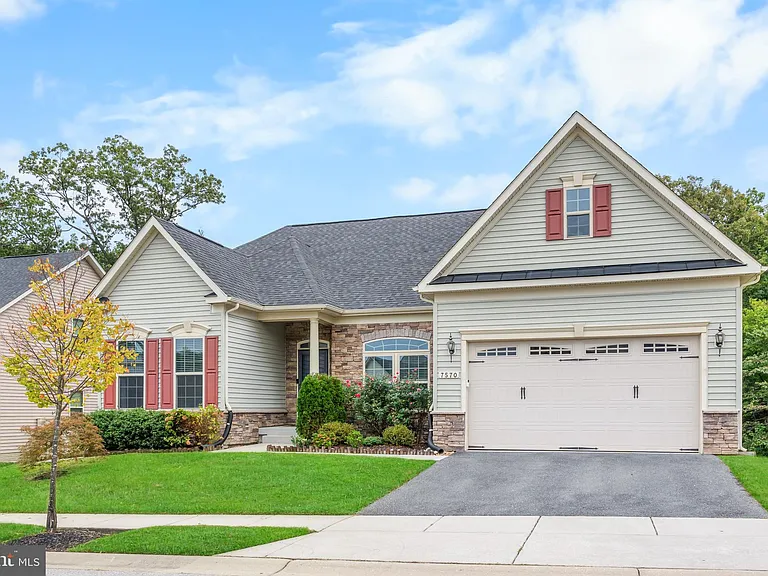 7570 Arundel Woods Dr — Photo 2