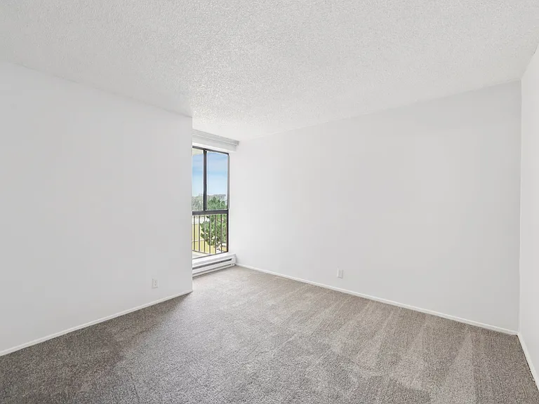 Lakewood Apartments At Lake Merced — Photo 11