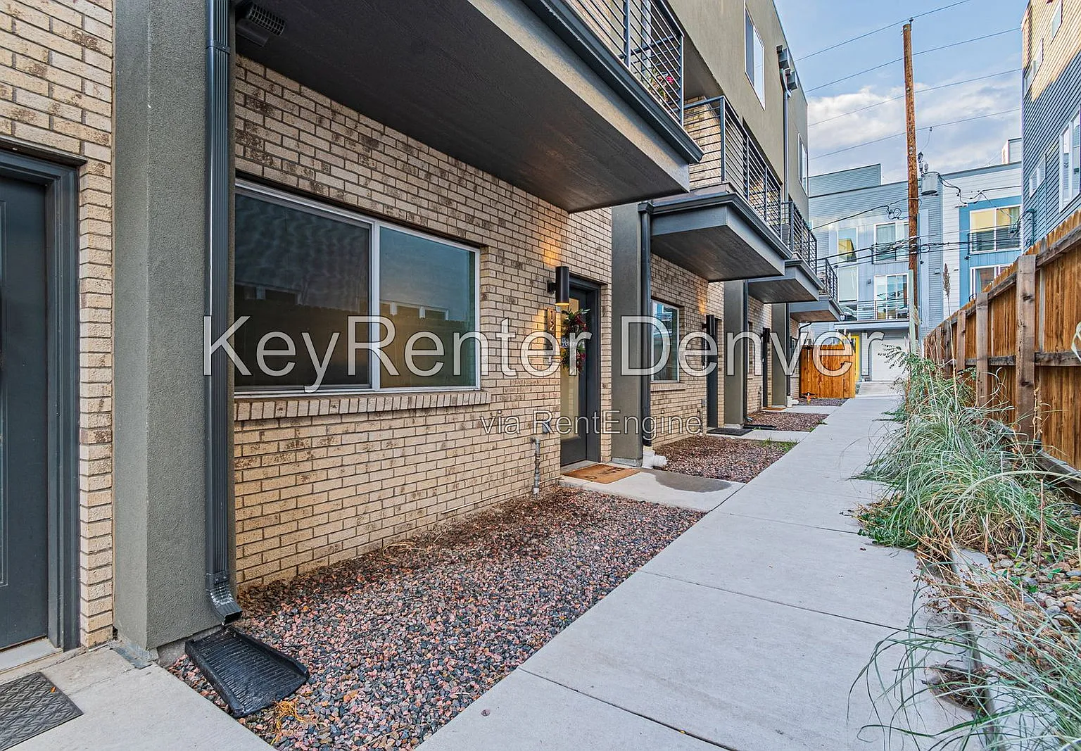 3 bed, 2.0 bath, 1500 sqft, $3,000 — Photo 2