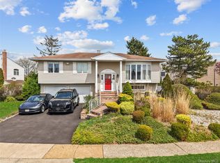 2959 Clubhouse Road, Merrick, NY 11566