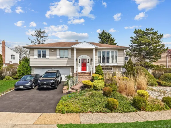 2959 Clubhouse Road, Merrick, NY 11566