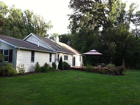 4th image of 1366 Airport Rd