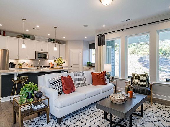 2nd image of 1002 Cadenza St