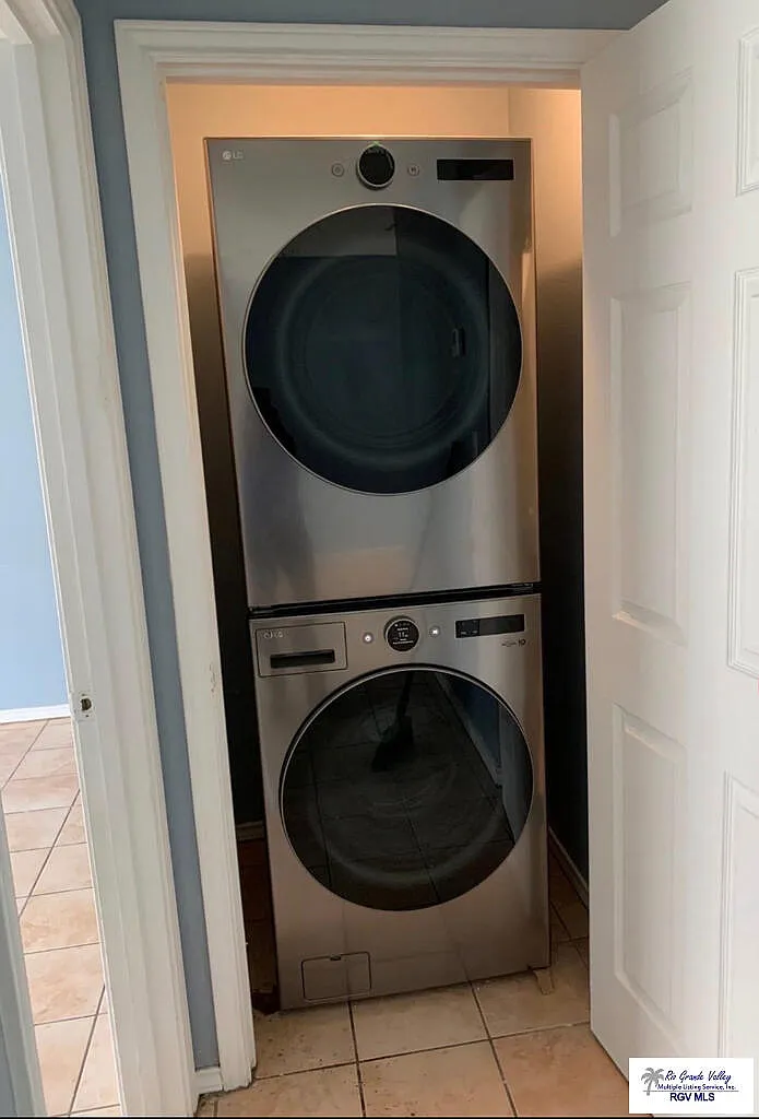 2 bed, 2.0 bath, 945 sqft, $800 — Photo 4