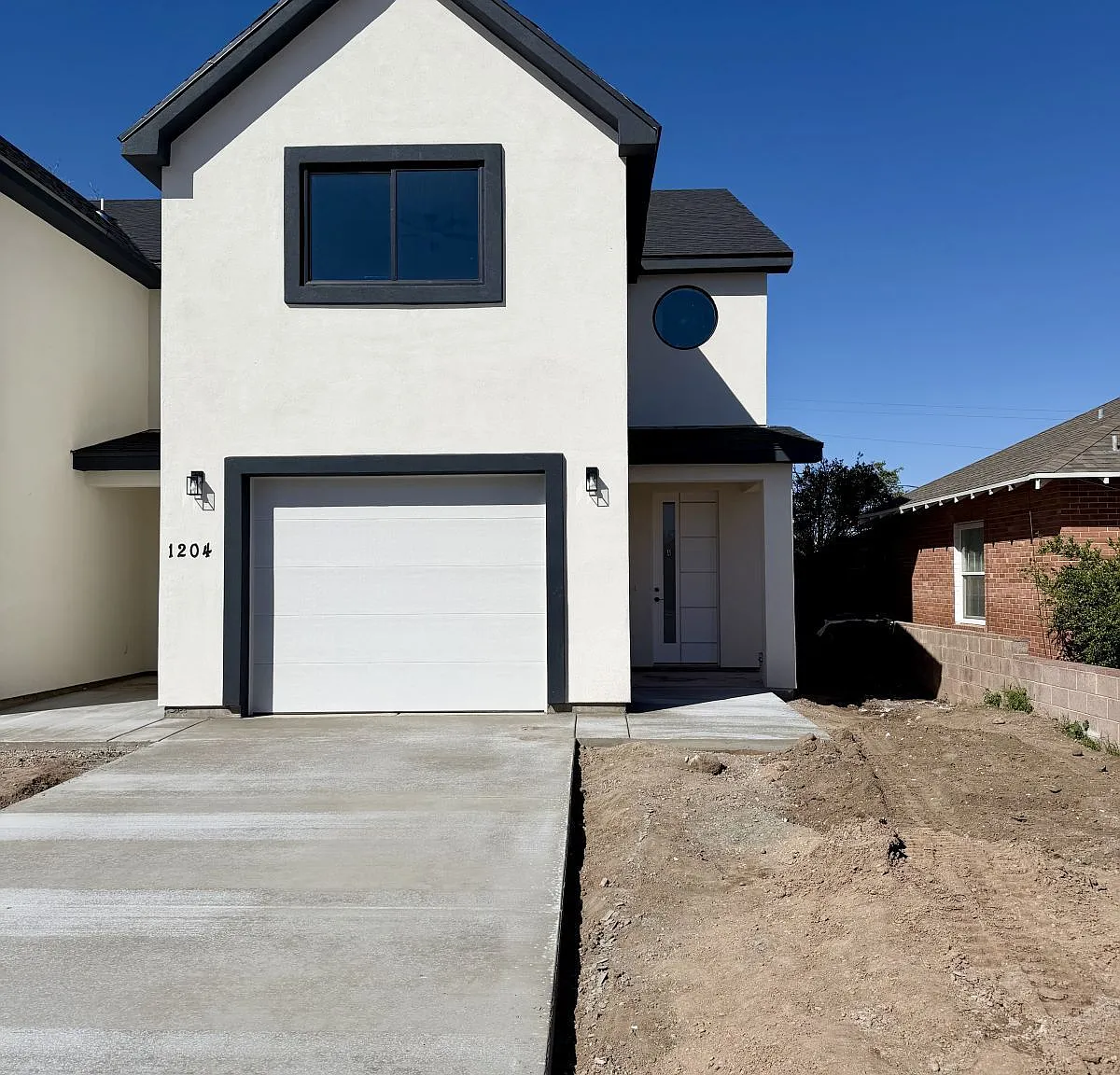 3 bed, 2.5 bath, 1968 sqft, $2,500 — Photo 1