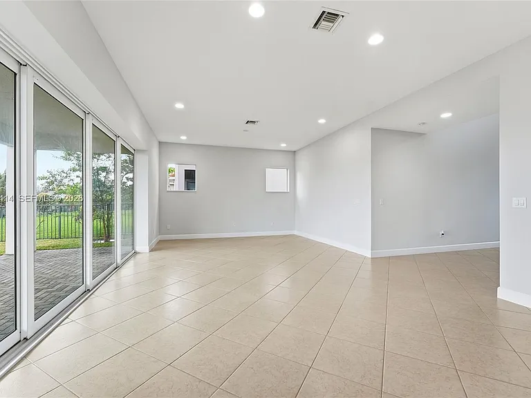 15239 Goldfinch Cir — Photo 8