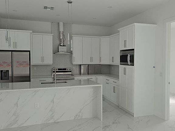 3rd image of 1022 Candlelight Dr