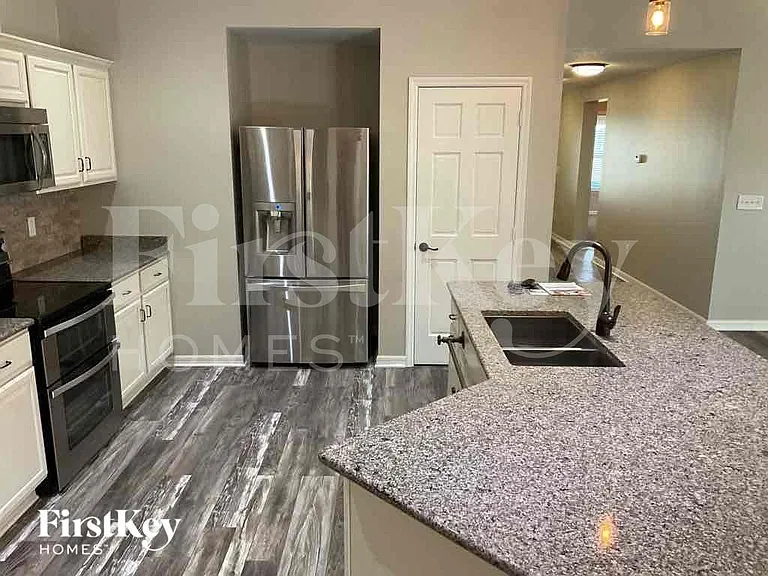 121 Alexandria Cir — Photo 6