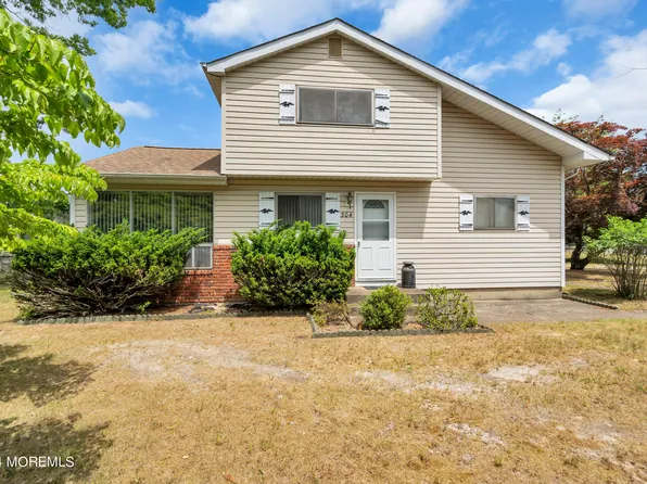 304 Lillian Ln, Toms River, NJ 08755