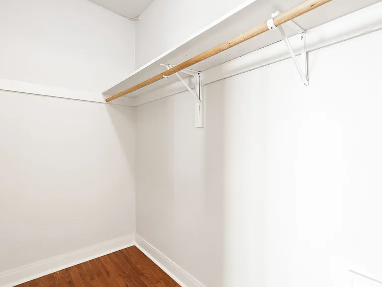 Amber Court Apartments — Photo 13
