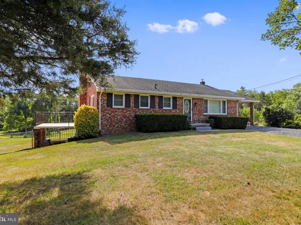 61 Gardener Ln, Front Royal, VA 22630
