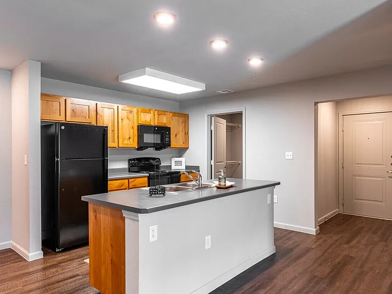 Juniper Pointe Apartments — Photo 14