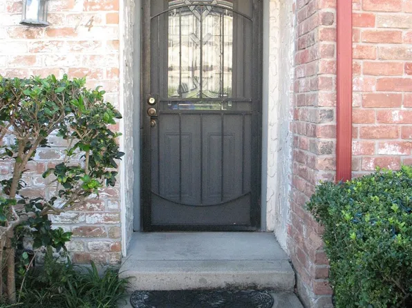 7700 Creekbend Dr APT 74, Houston, TX 77071