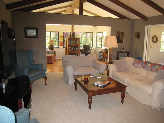 3rd image of 521 Calor Dr