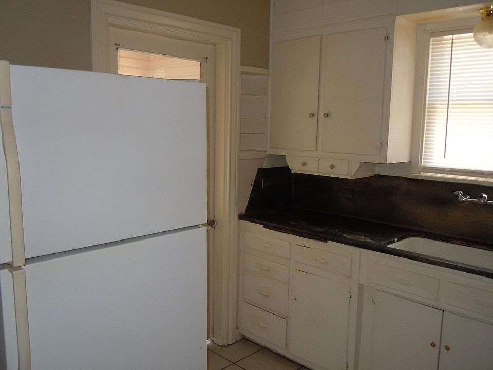 1st image of 125 W 1st St