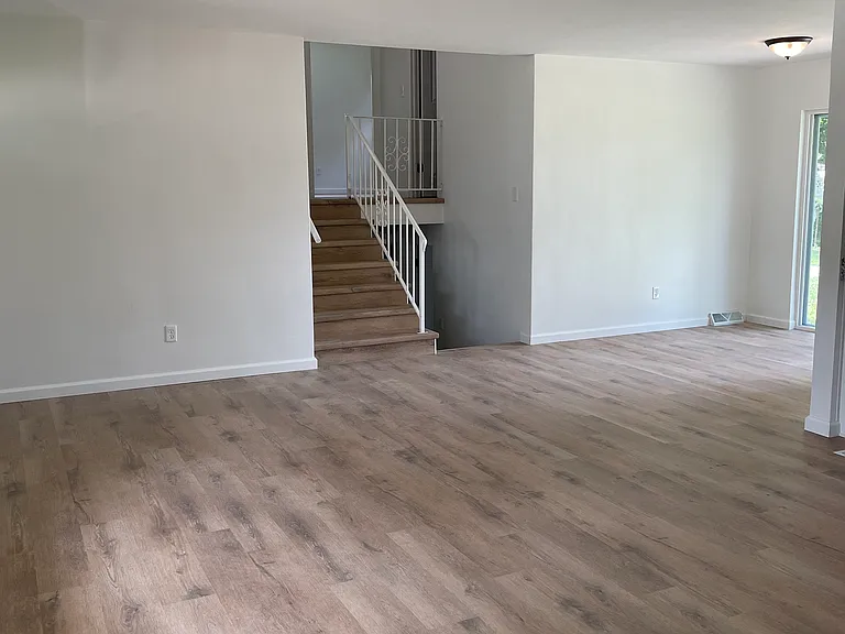 105 Chateau Dr — Photo 7