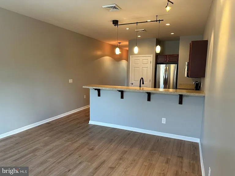 8 W Oakland Ave #1 — Photo 3