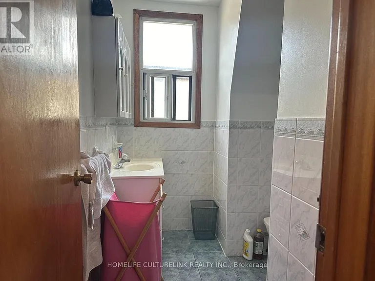 784 Adelaide St W #2 — Photo 7