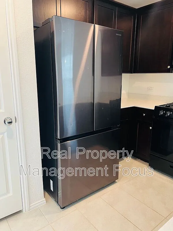 3 bed, 2.0 bath, 1475 sqft, $2,025 — Photo 4