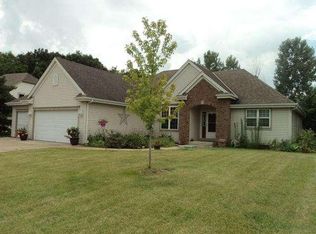 1977 Foxcroft Ln, Waukesha, WI 53189