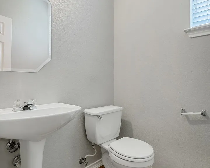4229 Kingsburg Dr — Photo 6