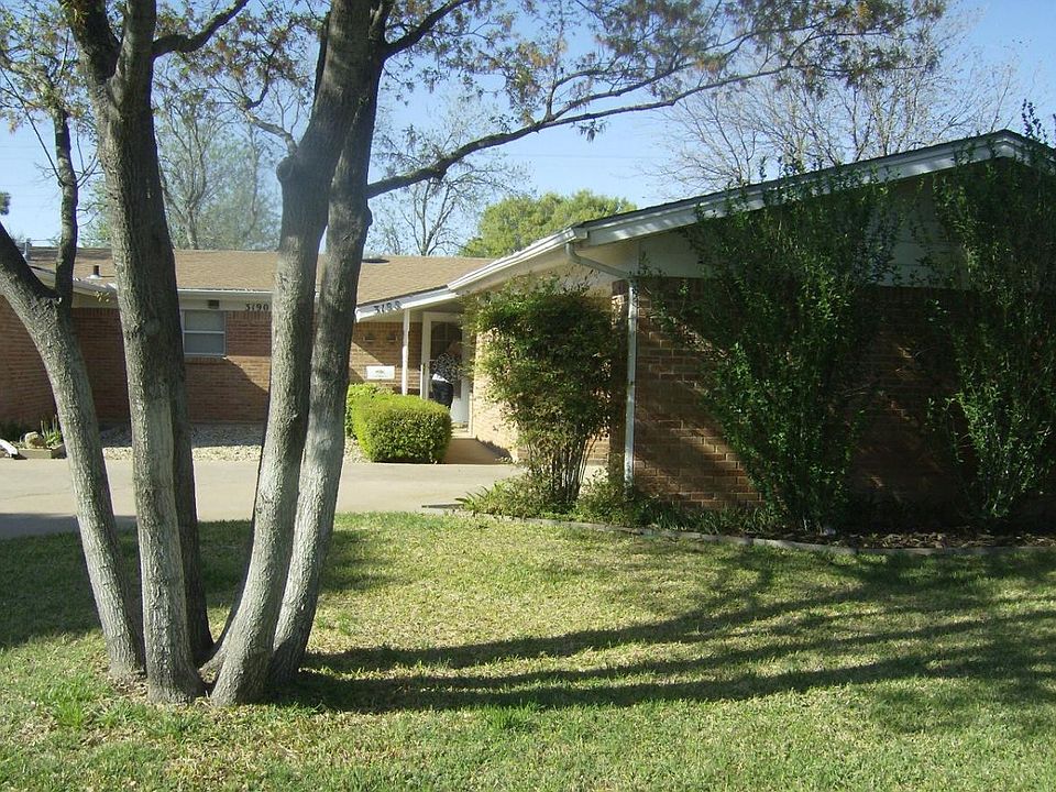 BRICK EXTERIOR MEANS SMALL UTILITY BILLS!