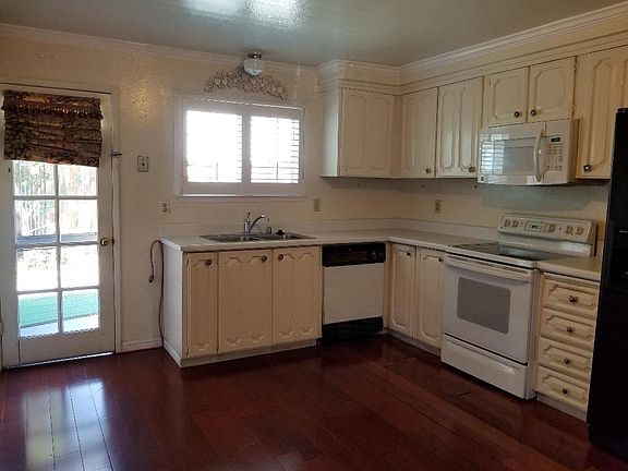 4th image of 724 Corinthia Dr