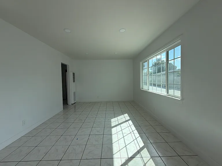 11937 Elliott Ave #B — Photo 10