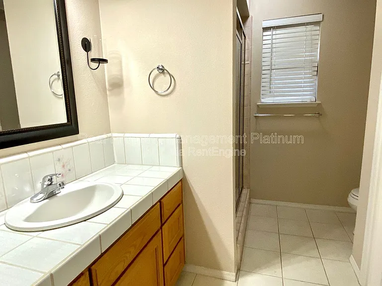 672 W Ellery Ave — Photo 8