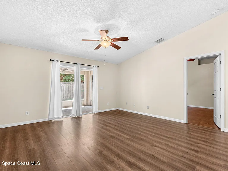 4211 Swanna Dr — Photo 31