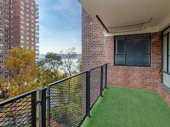 2nd image of 2727 Palisade Ave APT 8G