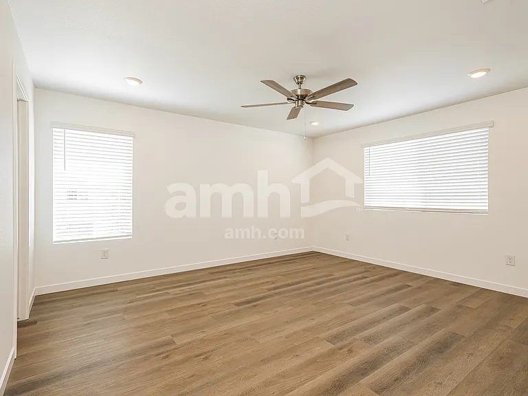 949 Harvey St — Photo 7