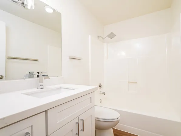 Fairway Apartments, 5709 Highway Pl, Everett, WA 98203