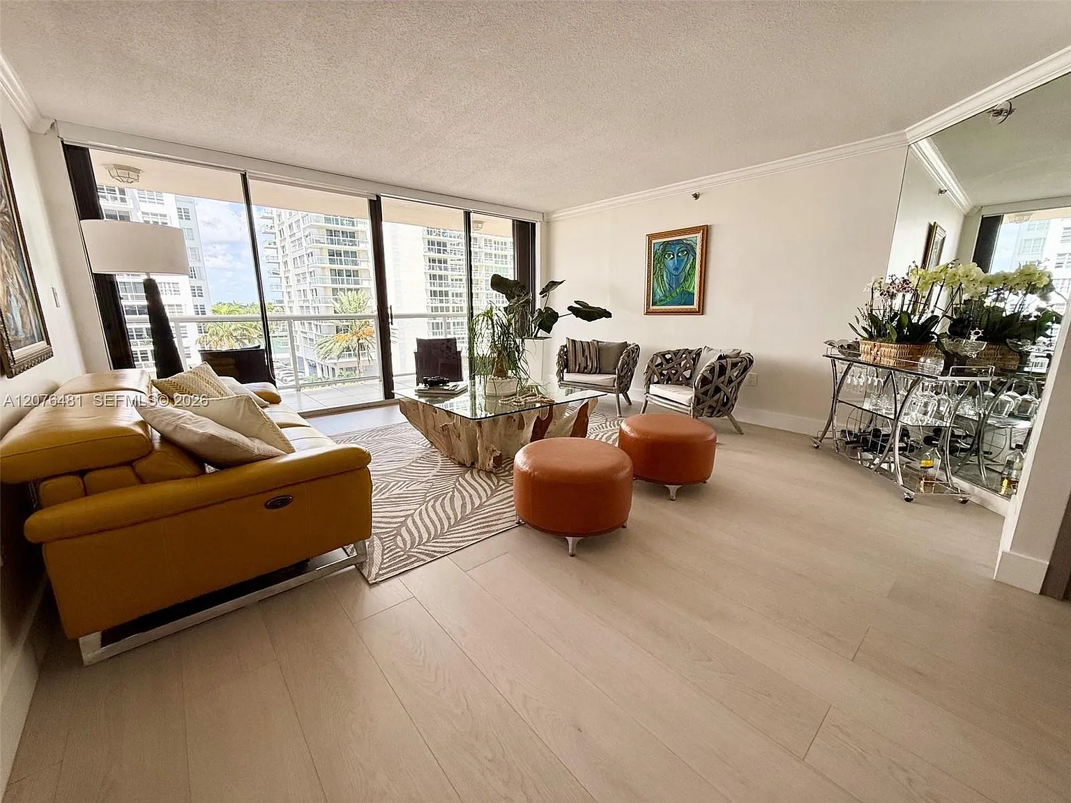 L'excellence Condo — Photo 1