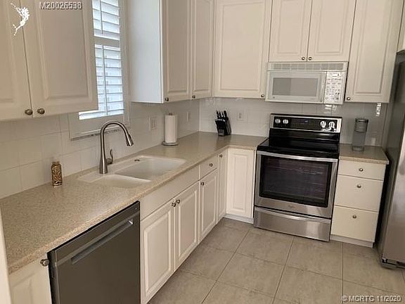 4th image of 533 NW Cherry Oak Way