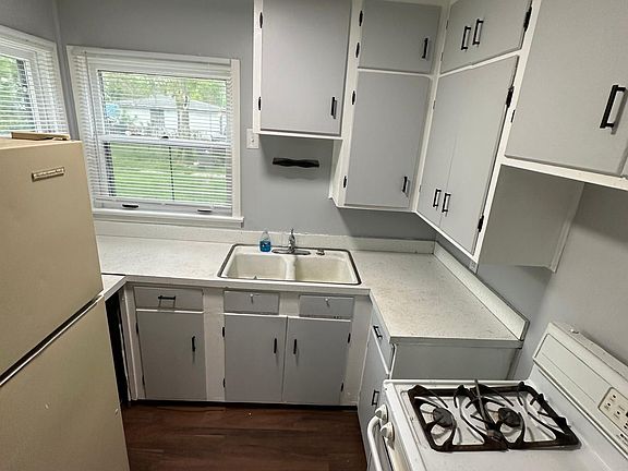 5th image of 4502 E Washington St #1