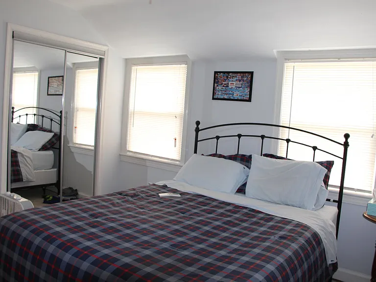 631 N Oakland St — Photo 14