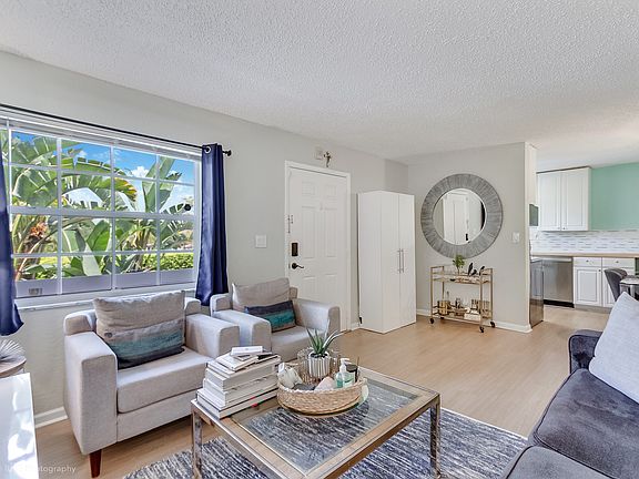 5th image of 900 NE 26th St APT 11
