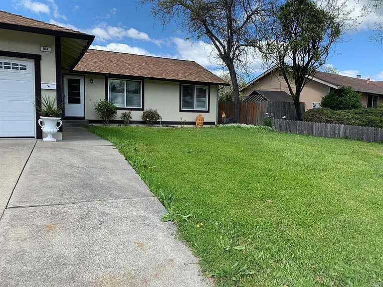 954 Emily Ave — Photo 2